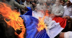 Onvermijdelijke ineenstorting: ex-inlichtingenchef waarschuwt voor massamigratie die Frankrijk in een derdewereldland verandert