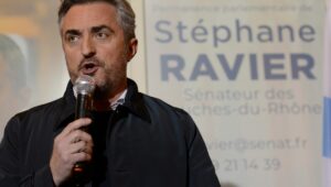 De totalitaire wending van Frankrijk: senator Ravier vervolgd wegens veroordeling van aanvallen van migranten op kinderen