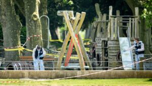 Annecy – Twee kinderen nog in kritieke toestand na steekpartij Franse speelplaats, dader wordt psychisch onderzocht