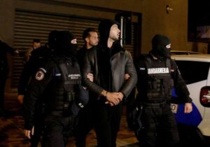 Roemenië beschuldigt ‘influencer’ Andrew Tate van mensenhandel, verkrachting en vorming van criminele organisatie