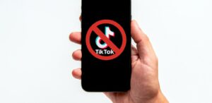 Tijd om TikTok te verbieden, zeggen EU-wetgevers tegen regeringen
