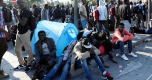 Franse migratiestrategie voor de Olympische Spelen van 2024: maandelijkse herschikking van 2.000 migranten in verschillende gemeenschappen