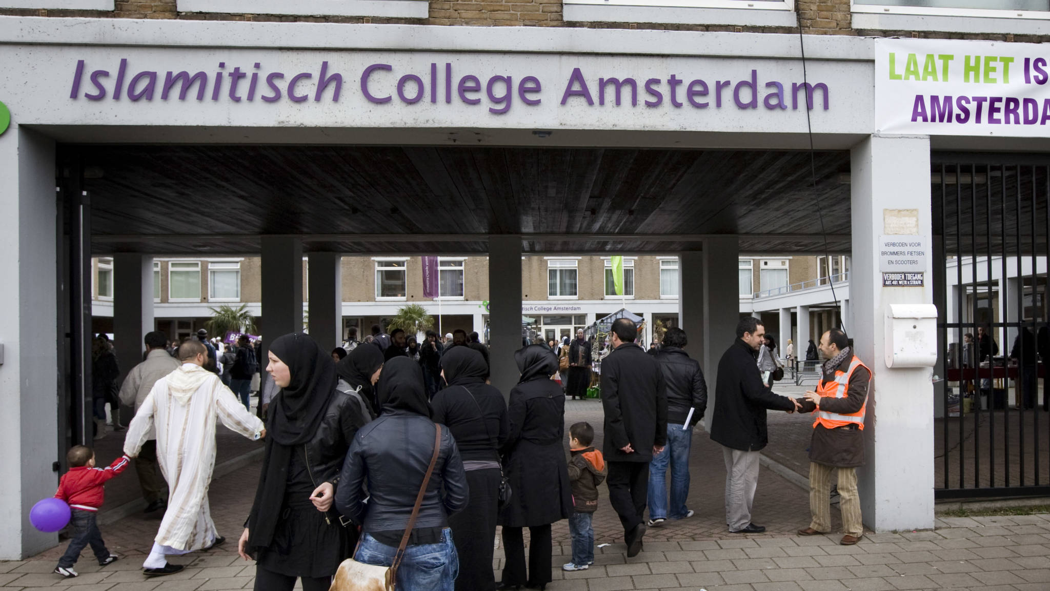 Nederland: Islamitische scholen verbieden moslimkinderen vriendschap te sluiten met joden en christenen
