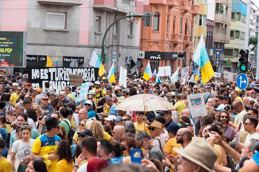 Duizenden protesteren tegen het ‘onduurzame’ toerismemodel van de Canarische eilanden