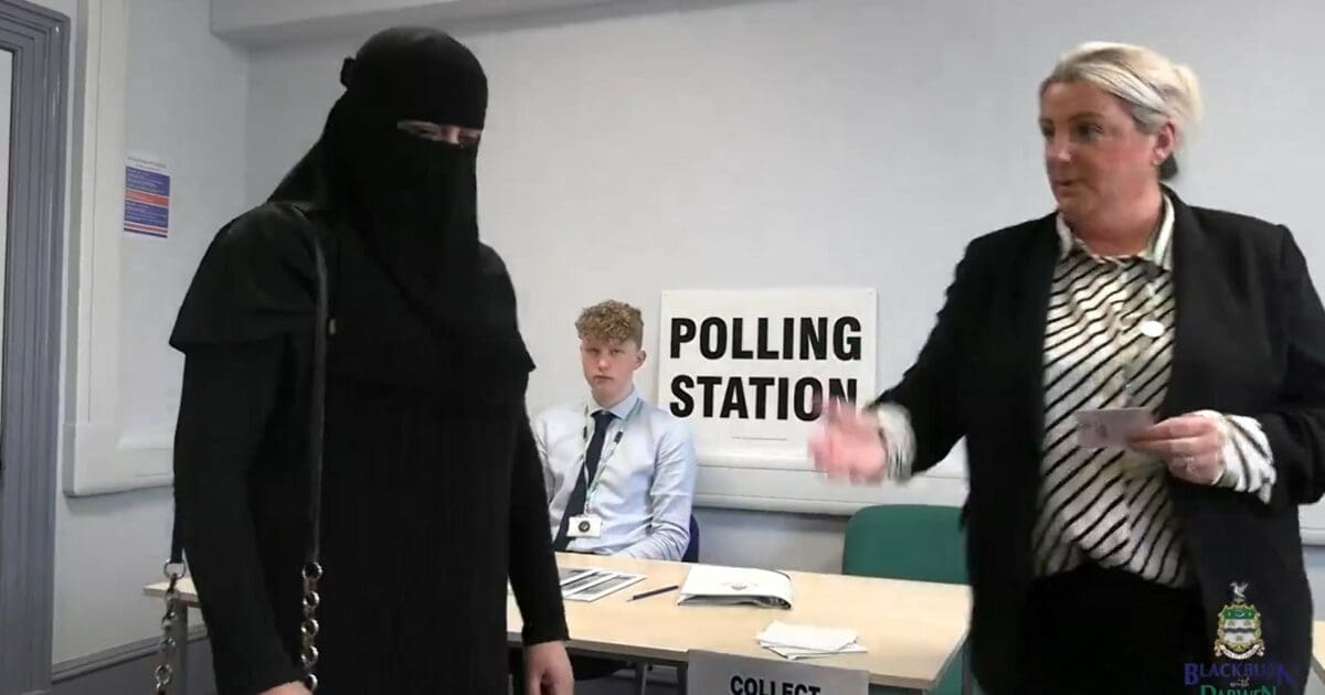Engeland buigt voor de sharia en promoot de privileges van Niqab-kiezers op sociale media